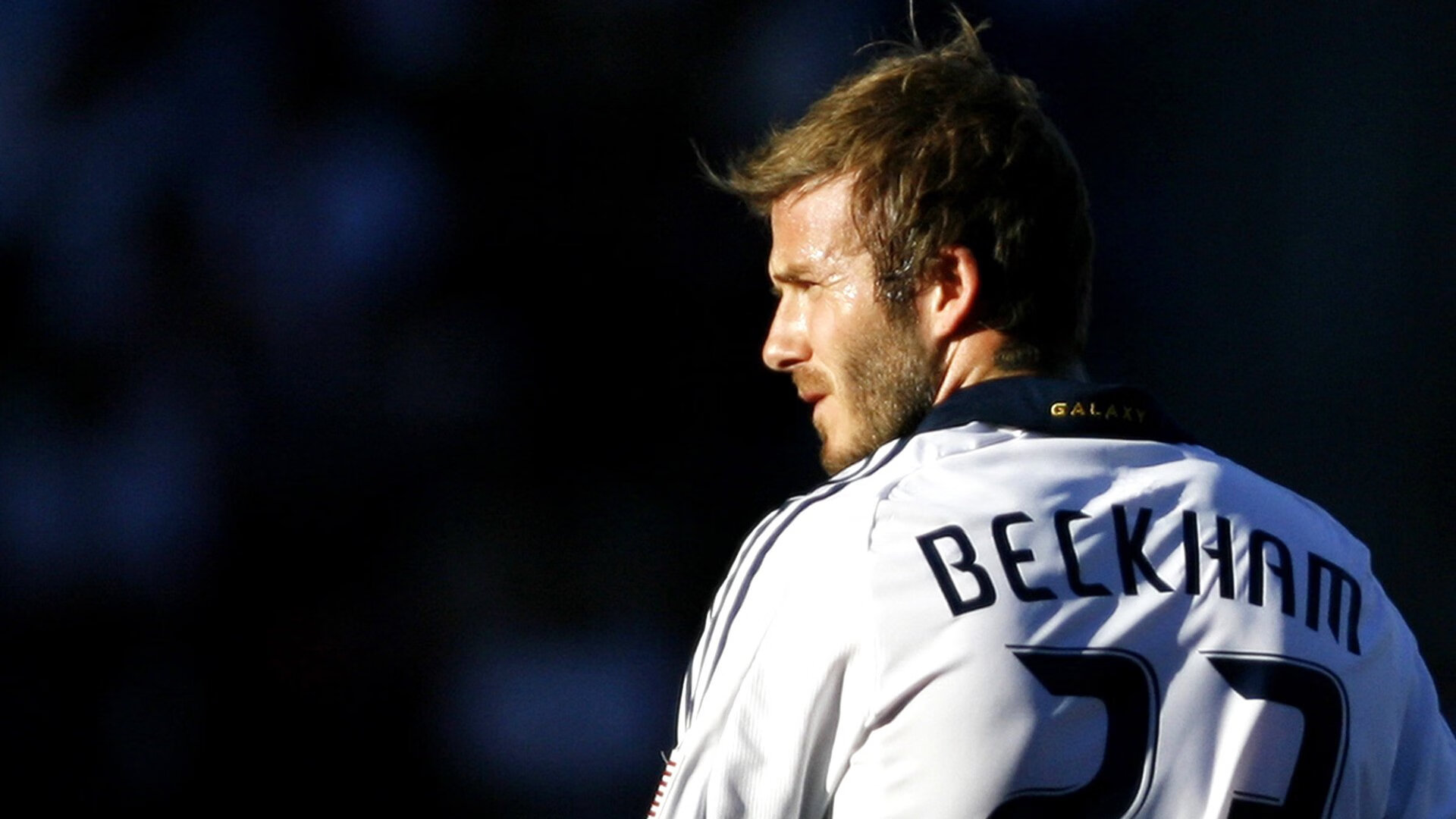 爱游戏平台-上海海港球队体能提升显著,上海海港足球俱乐部球员名单